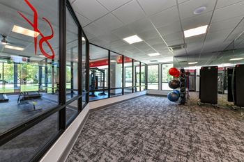 24-Hour weightlifting center